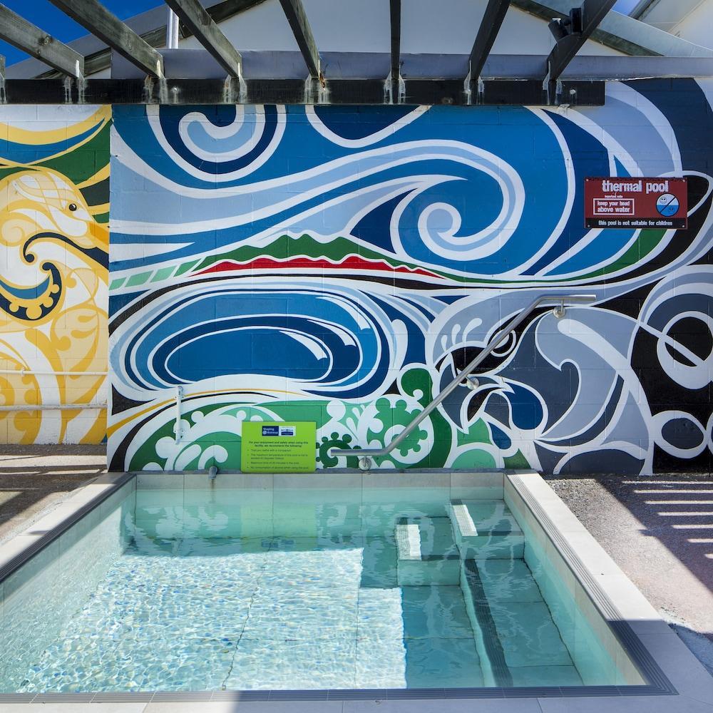 Four Canoes Hotel Rotorua Exterior photo